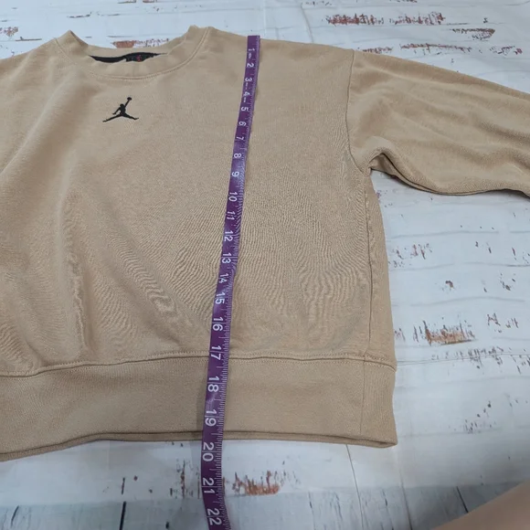 Air Jordan Cropped Fleece Crew Neck Pullover Sweatshirt - Picture 3 of 9